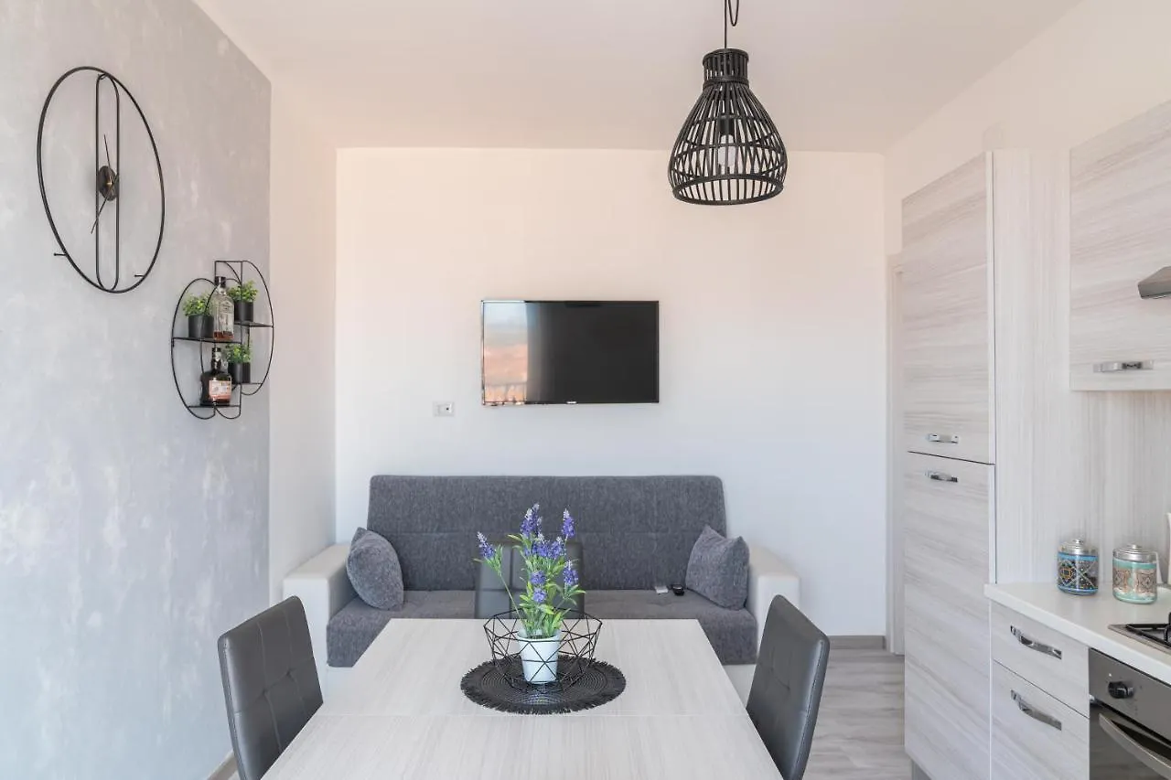 Almi - Guest Apartment Porto Torres 0*,